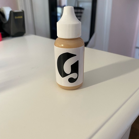 g9 glossier perfecting skin tint - Picture 2 of 3